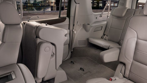 2018 GMC Yukon CONTRAST STITCHING AND FOLD-AND-TUMBLE SEATS 