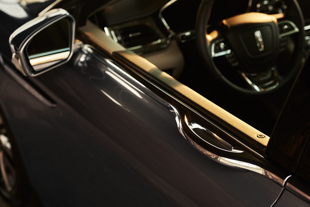 2018 Lincoln Continental Exterior Gallery Image