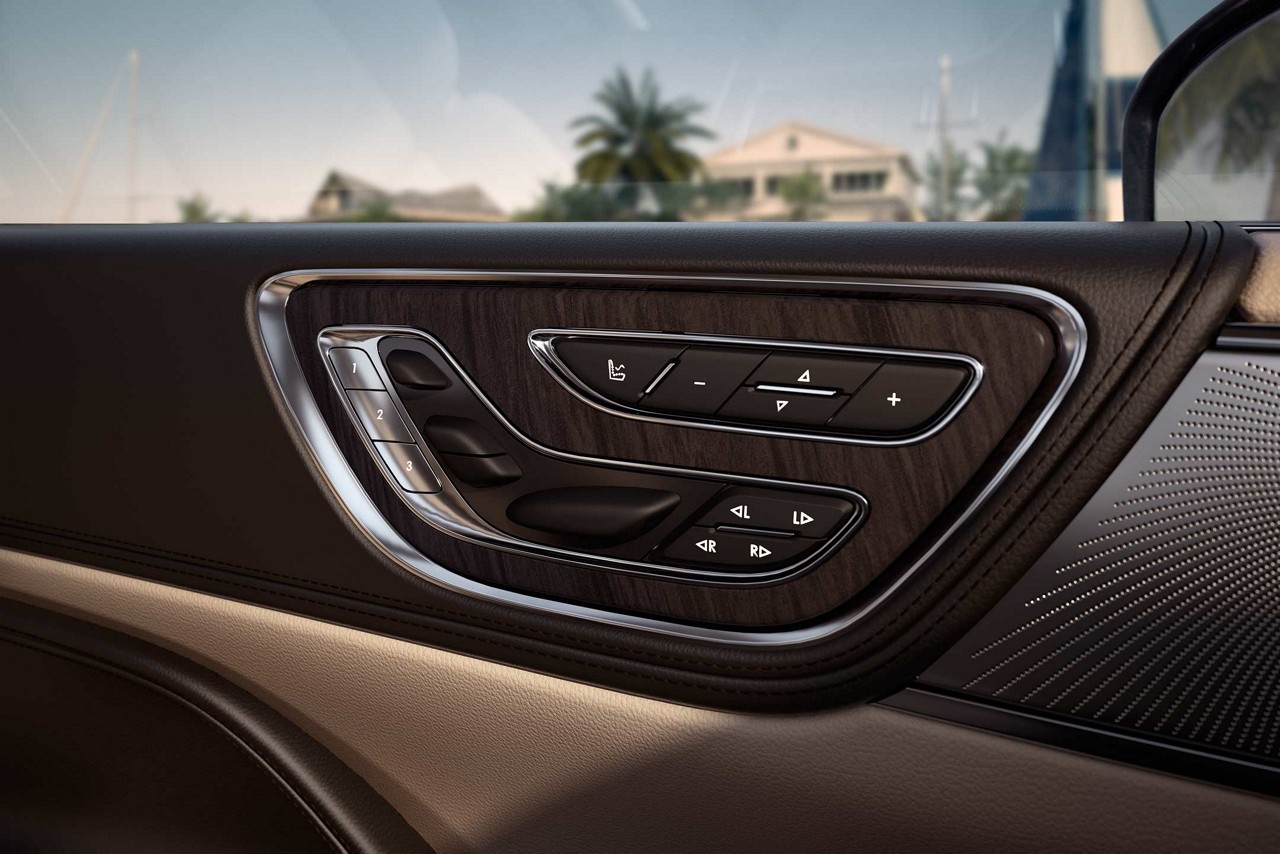 2018 Lincoln Continental Interior Gallery Image