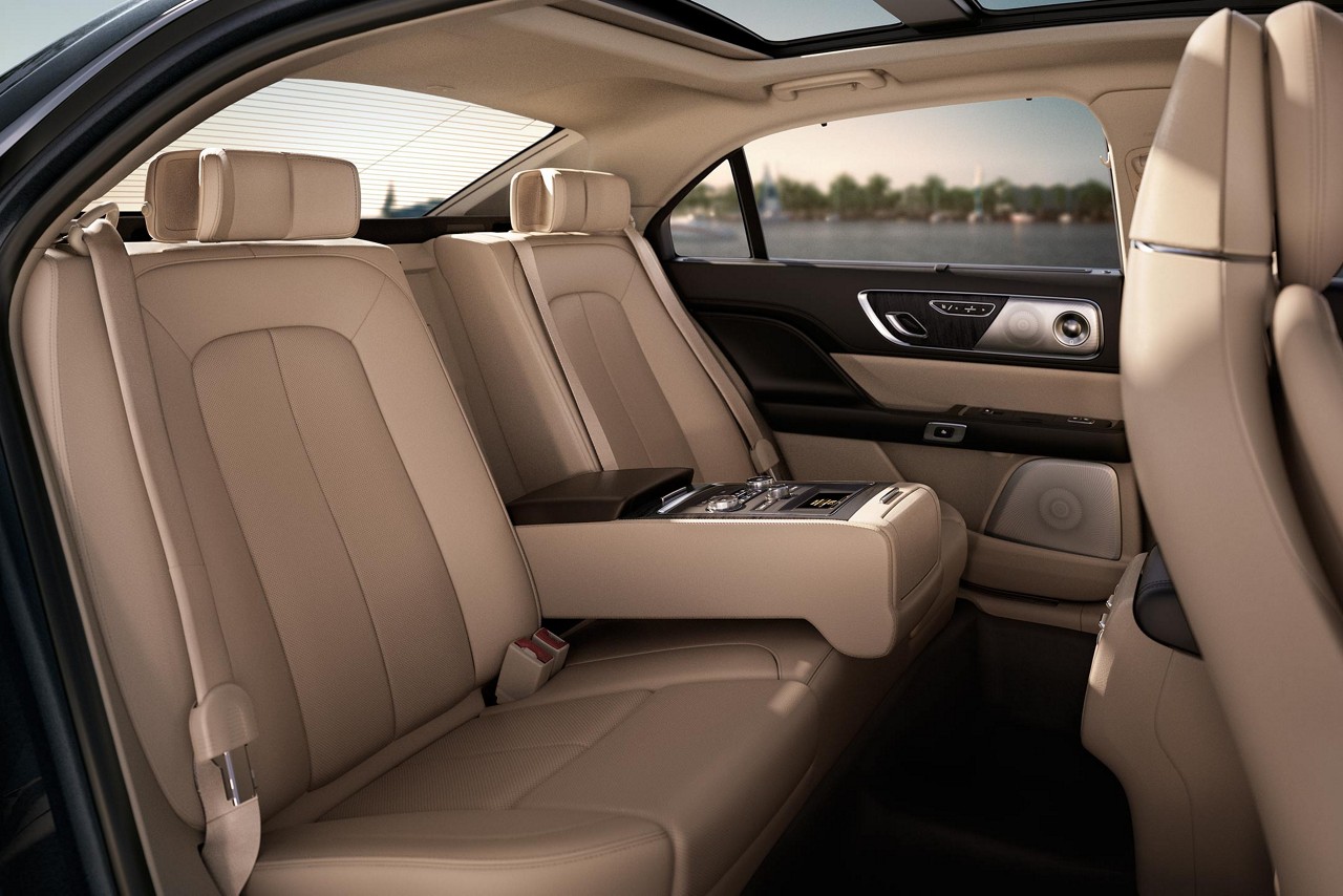 2018 Lincoln Continental Interior Gallery Image