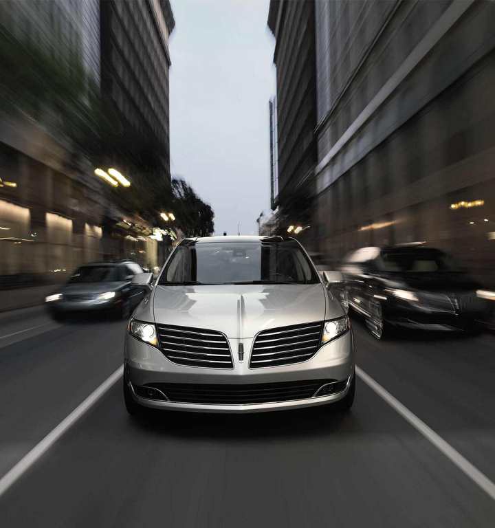 2018 Lincoln MKT Exterior Gallery Image