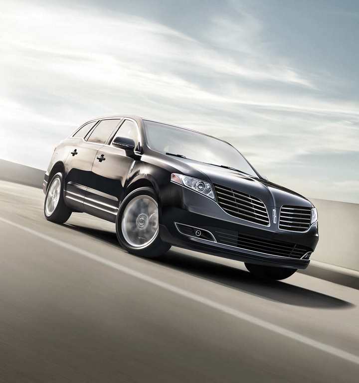 2018 Lincoln MKT Exterior Gallery Image