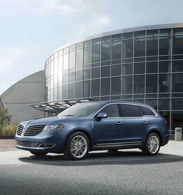 2018 Lincoln MKT Exterior Gallery Image