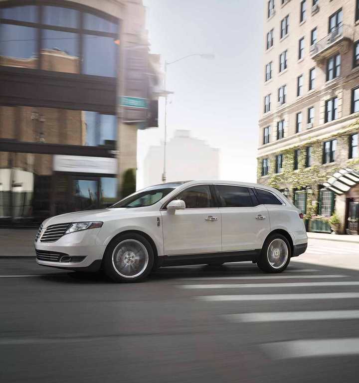 2018 Lincoln MKT Exterior Gallery Image