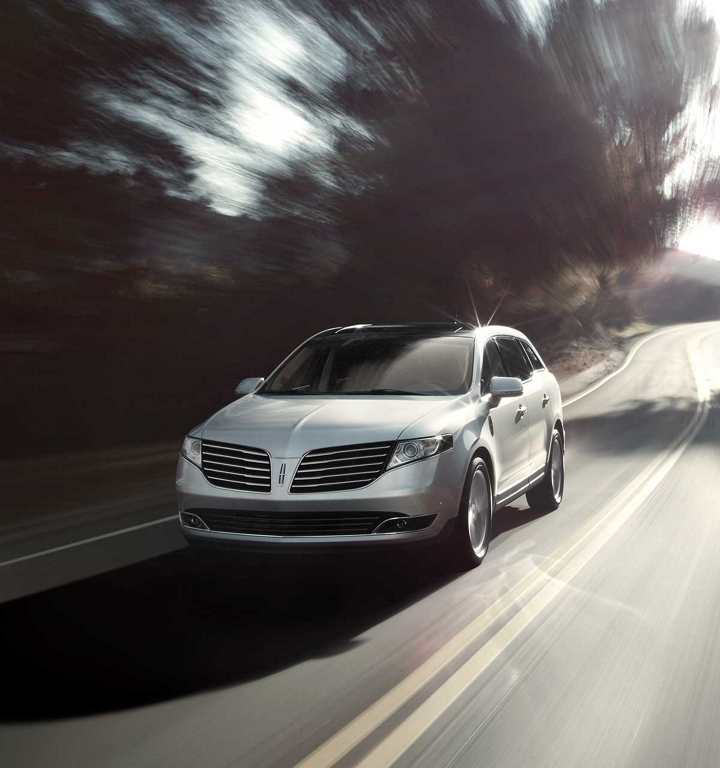 2018 Lincoln MKT Exterior Gallery Image