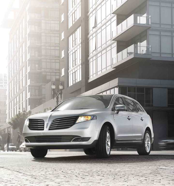 2018 Lincoln MKT Exterior Gallery Image