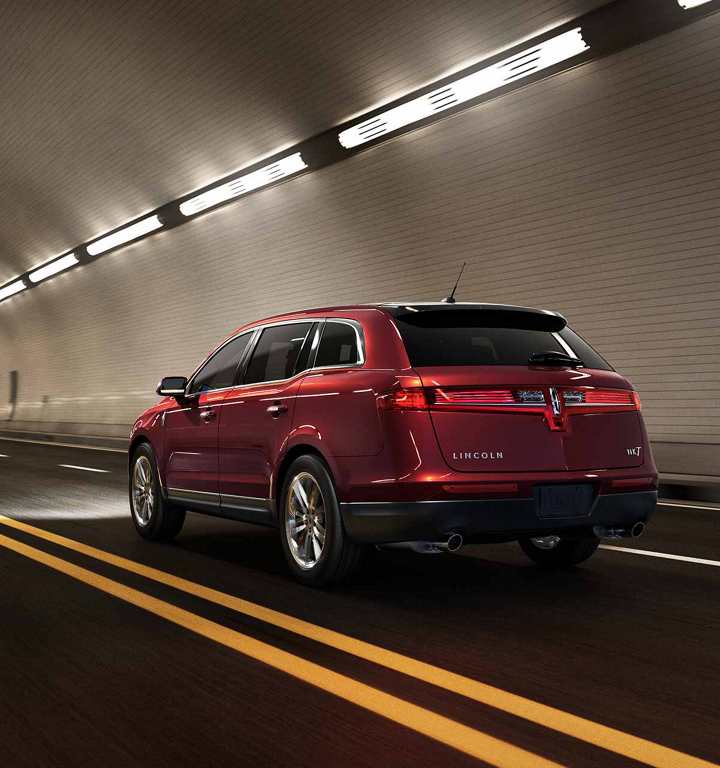 2018 Lincoln MKT Exterior Gallery Image