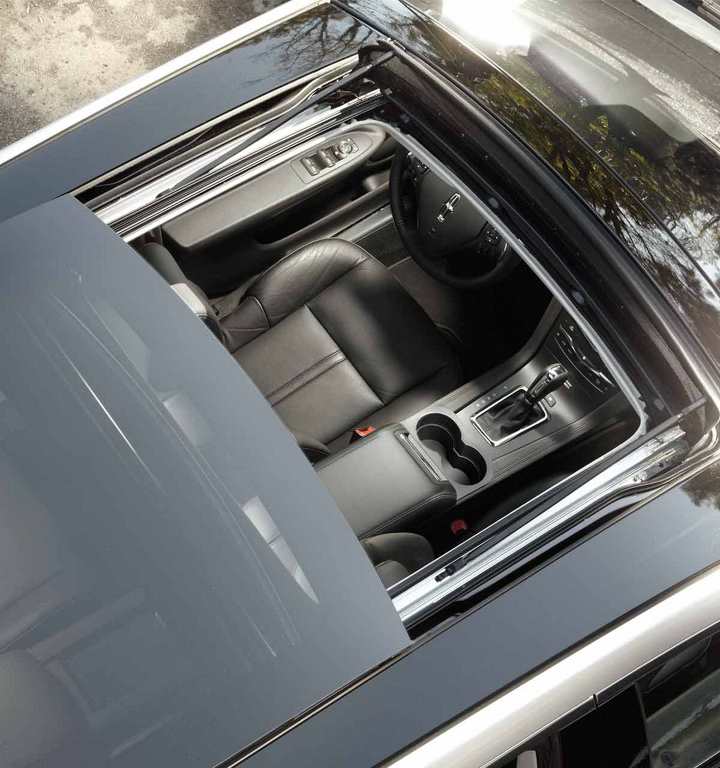 2018 Lincoln MKT Exterior Gallery Image