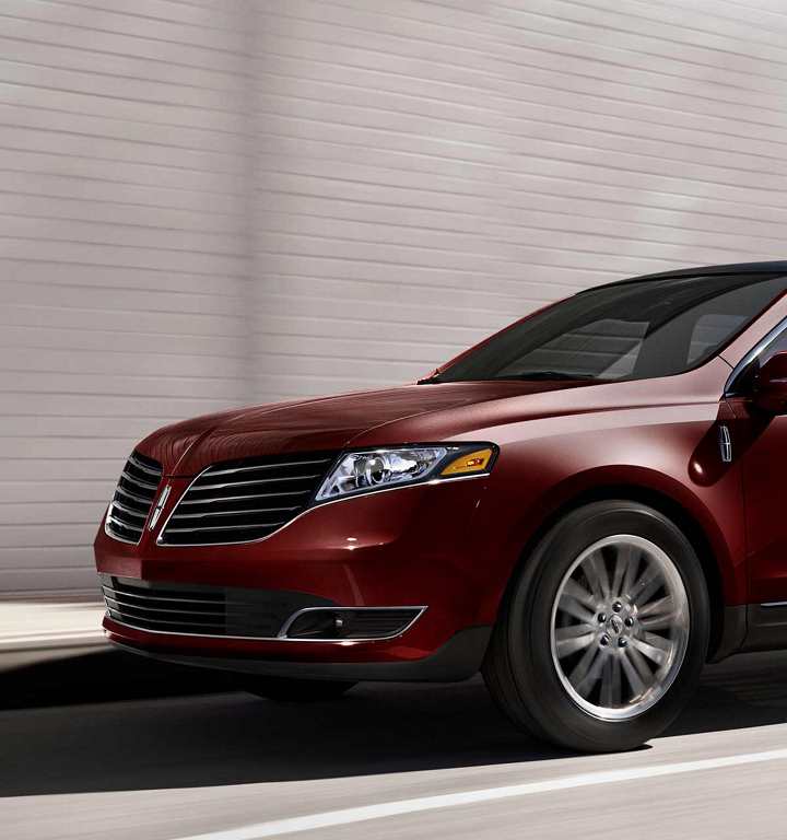 2018 Lincoln MKT Exterior Gallery Image
