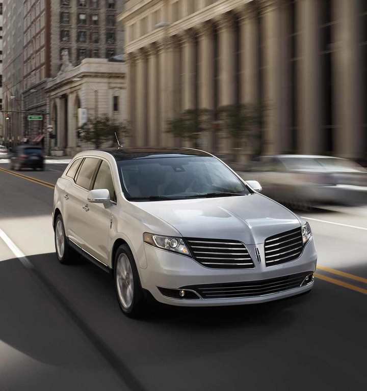 2018 Lincoln MKT Exterior Gallery Image