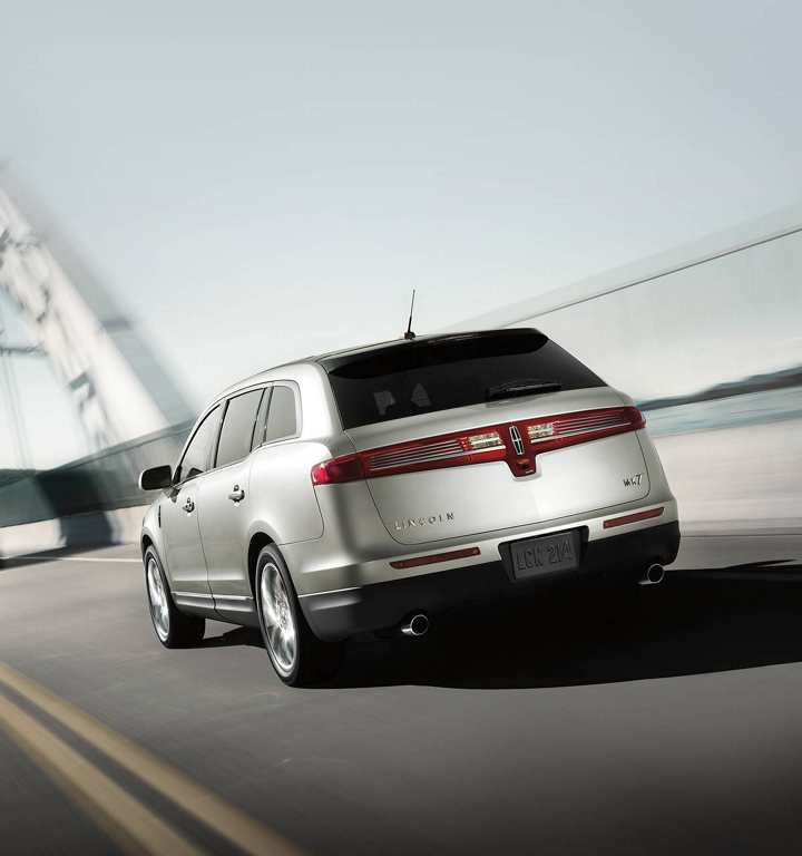 2018 Lincoln MKT Exterior Gallery Image