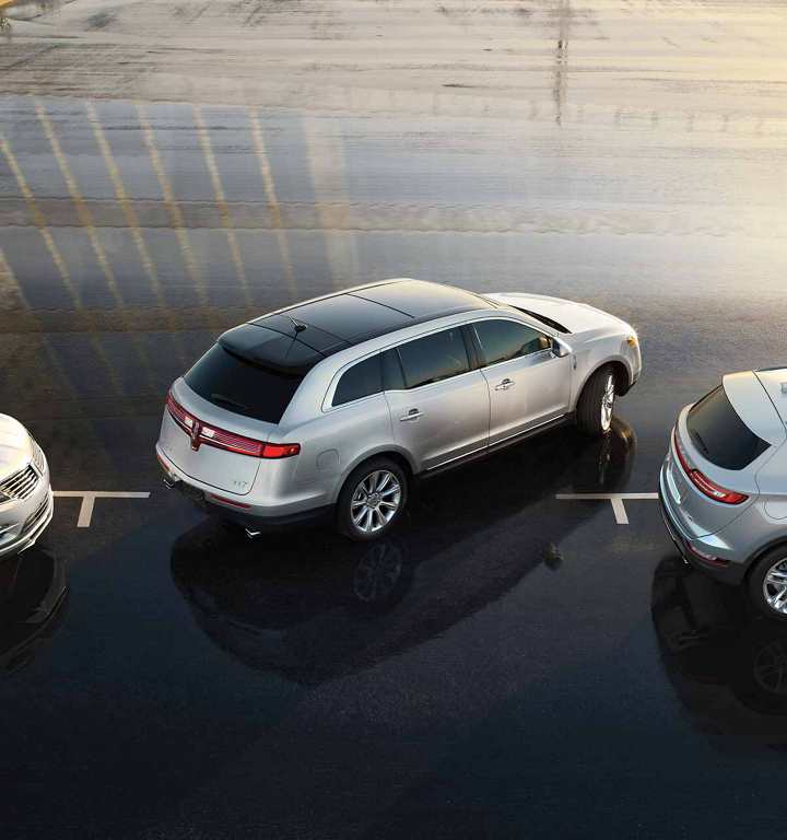 2018 Lincoln MKT Exterior Gallery Image