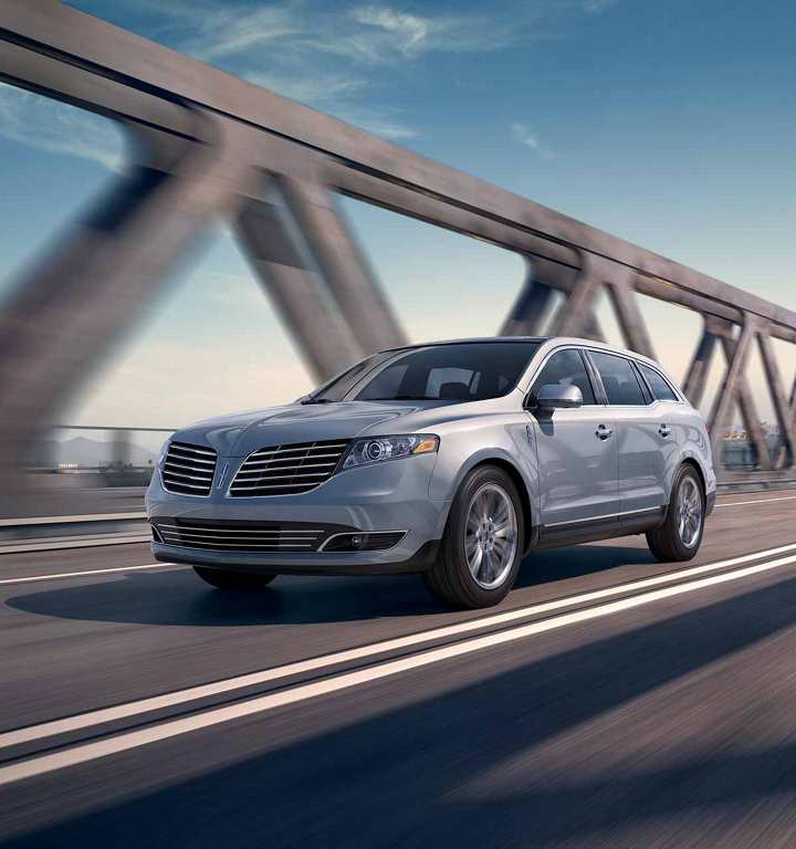 2018 Lincoln MKT Exterior Gallery Image