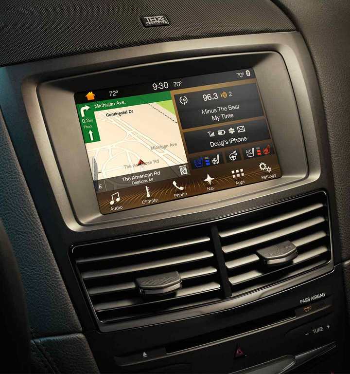 2018 Lincoln MKT Interior Gallery Image