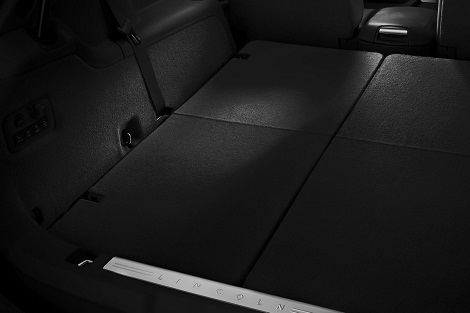 2018 Lincoln MKT FOLD-FLAT BENCH SEAT