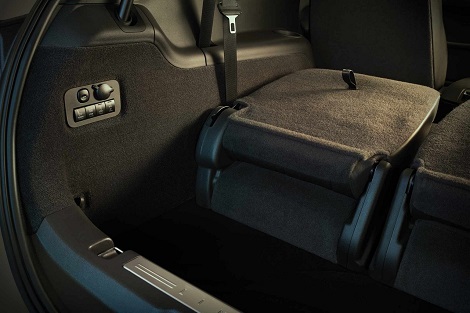 2018 Lincoln MKT ONE-TOUCH POWERFOLD THIRD-ROW SEAT