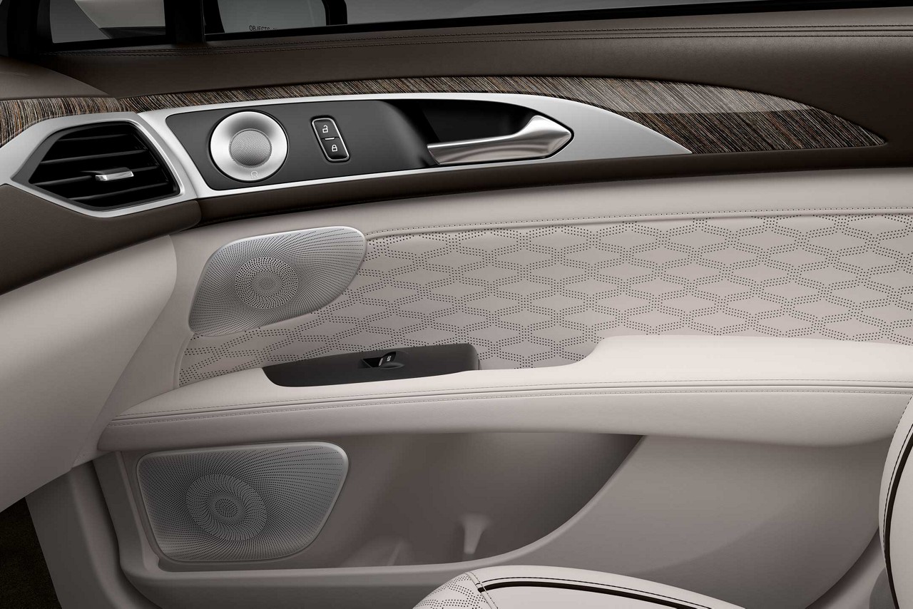 2018 Lincoln MKZ Interior Gallery Image