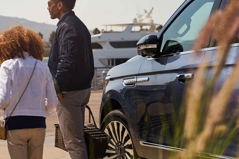 2018 Lincoln Navigator AUTOMATIC POWER-FOLDING MIRRORS