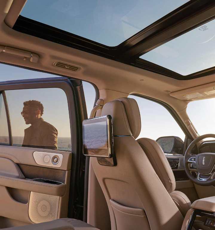 2018 Lincoln Navigator Interior Gallery Image