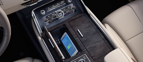 2018 Lincoln Navigator WIRELESS CHARGING AND POWER PORTS
