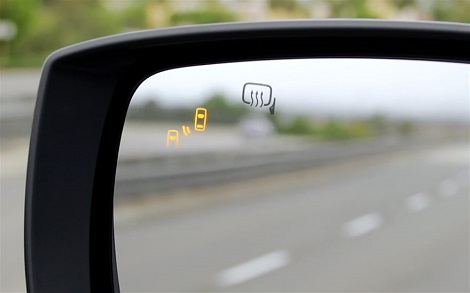 2018 Subaru Outback Blind-Spot Detection and Lane Change Assist